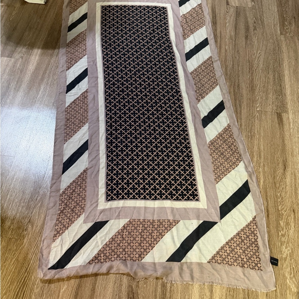 Patterned Scarf - Picture 4 of 5